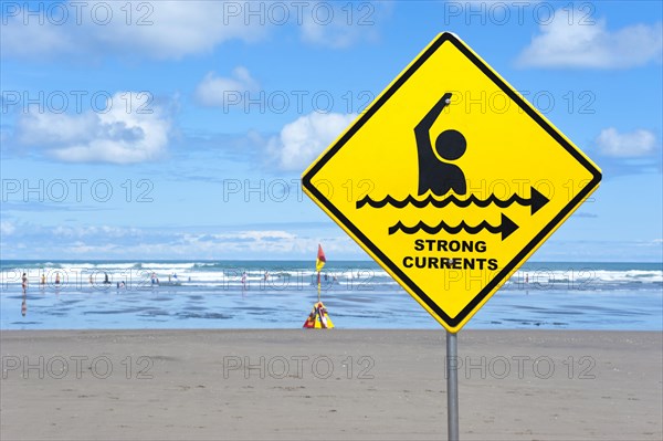 Warning sign 'strong currents'