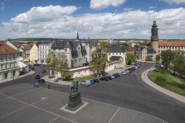 Platz der Demokratie square with Carl August monument