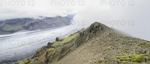 Glacier tongue of Skaftafellsjoekull glacier and the summit ridge of Kristinartindar Mountain