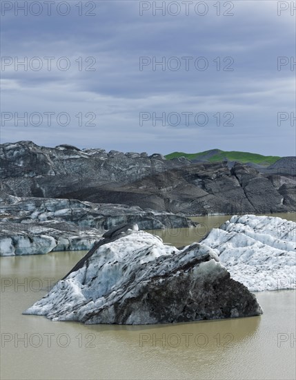 Glacial lake of Svinafellsjoekull glacier