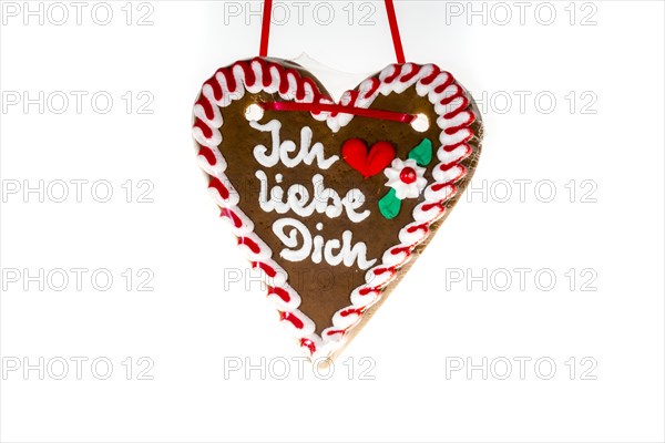 Gingerbread heart with the writing 'Ich liebe Dich'