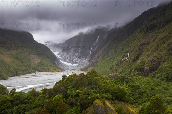 Outflow of the glacier tongue of the Franz Josef Glacier