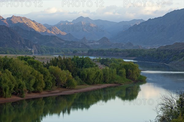 Early morning mood with the smooth Orange River