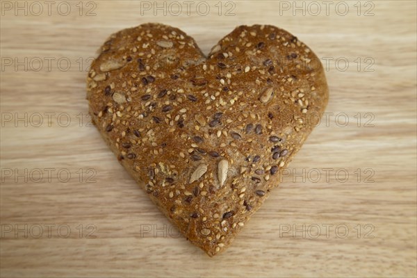 Heart-shaped mixed-seed roll