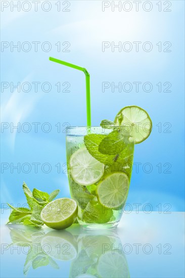Hugo cocktail with lime and mint