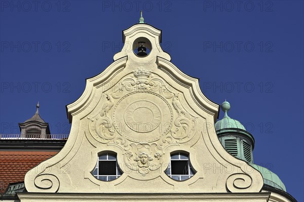 Gable with half-relief