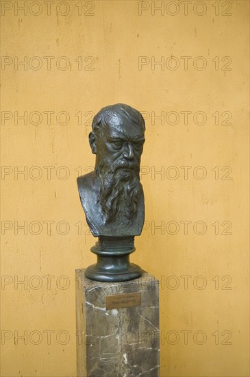 Bust of Franz von Lenbach in the atrium