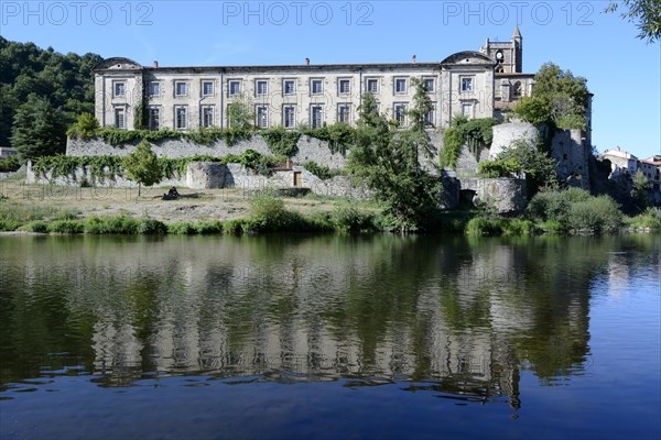 Prieure Sainte-Croix de Lavoute-Chilhac Priory on the Allier river