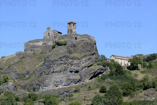 Saint Ilpize castle and the chapel