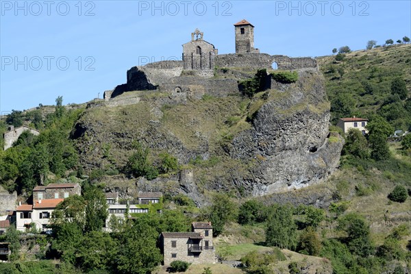 Saint Ilpize castle and the chapel