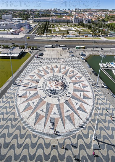 Large compass in the paving in front of the Monumento a Los Descubrimientos