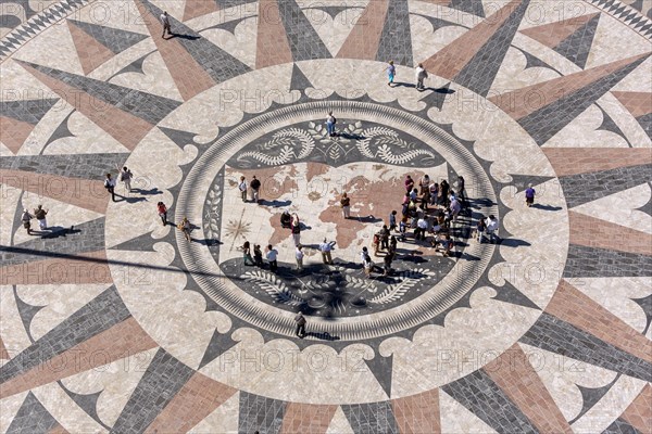 Large compass in the paving in front of the Monumento a Los Descubrimientos