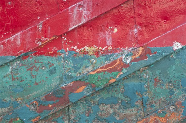 Boat hull with coloured paint residues