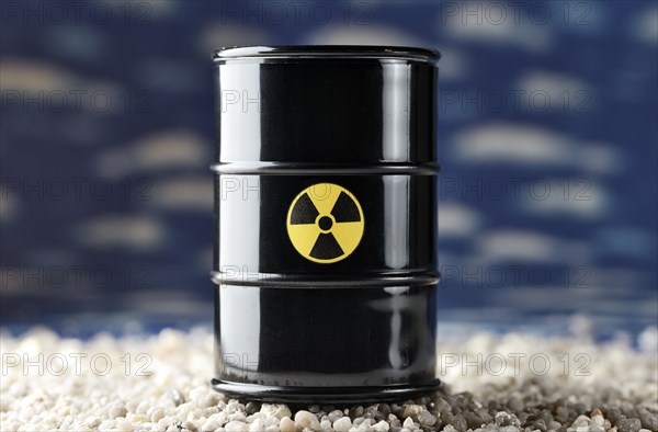 Barrel with a radiation warning symbol