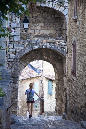 Stone arc in an alleyway