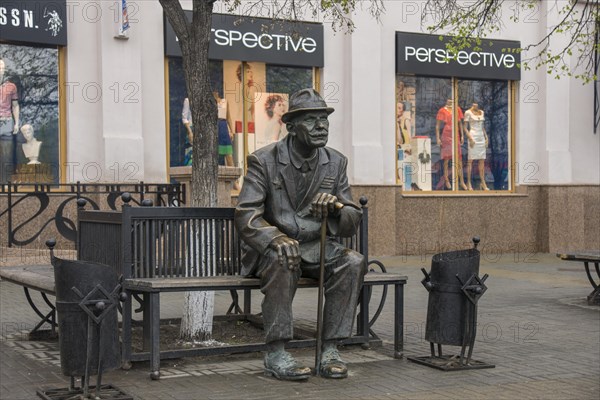 Bronze sculpture of a retired soldier