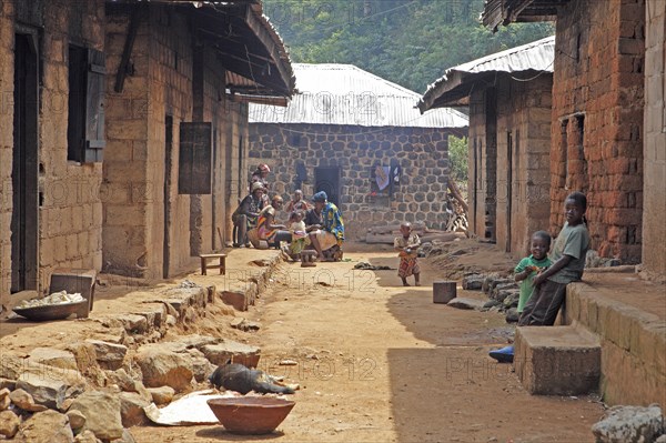 Women and children in the women's area of the Palace of Laikom