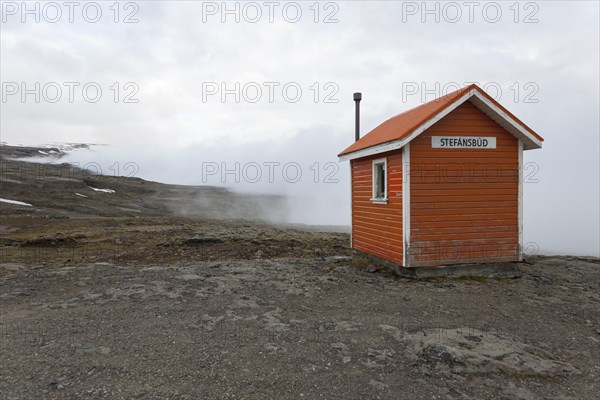 Rescue hut or shelter on a pass at the N 1 road