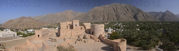 The fort of Nakhal with the Al Hajar mountains at back