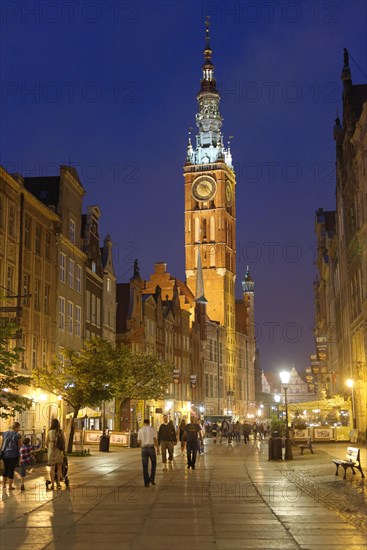 Town hall seen from Dluga Street
