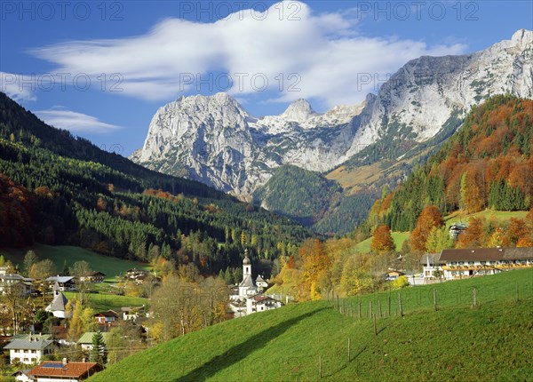 Parish Church of St. Sebastian in front of the Reiter Alpe range