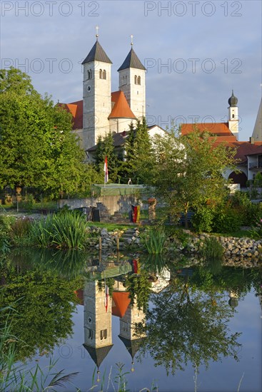 Parish Church of St. Leonhard above the Old Danube River