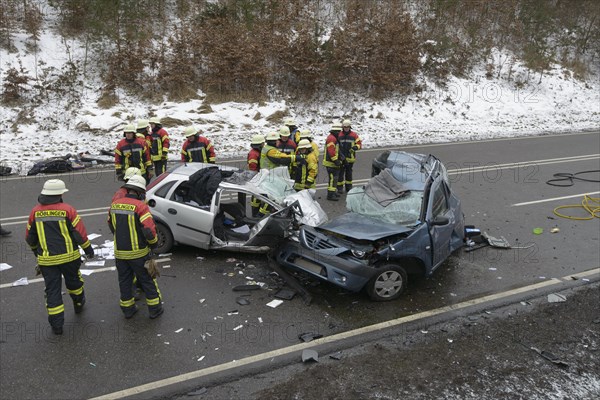 Head-on collision of a Dacia Logan with an Opel Corsa