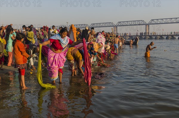 Crowds of people taking a bath in the Sangam