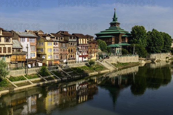 Historic houses and the Shah Hamdan Mosque or Khanqah Mosque of Shah Hamdan on Jhelum River