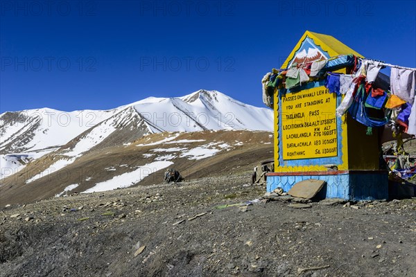 The milestone on top of Taglang La