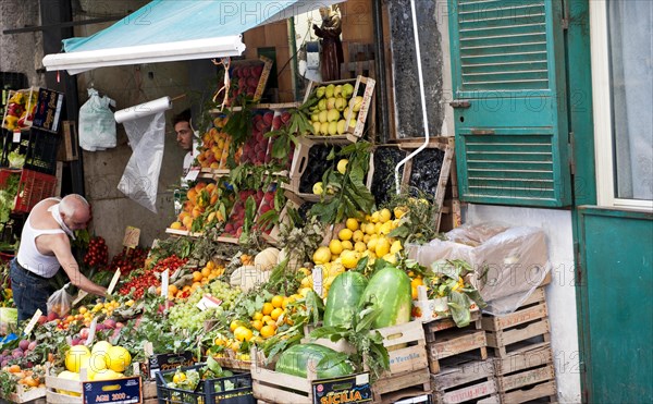 Fruit and vegetable store in the Spanish Quarters