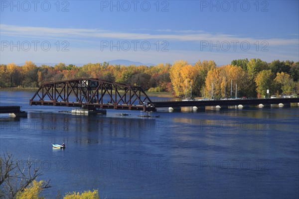 Swing bridge over the Richelieu River