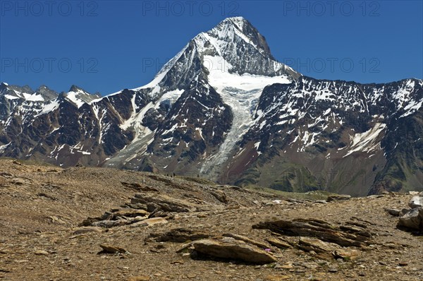 On Loetschenpass