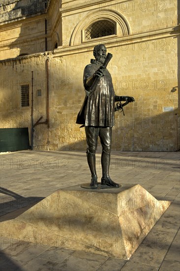 Statue of Jean de la Valette