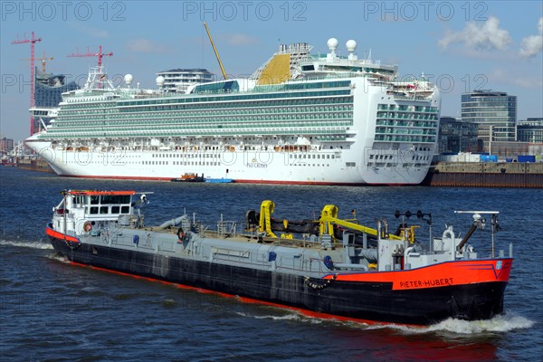 Dredger Pieter Hubert in front of the cruise ship Ventura