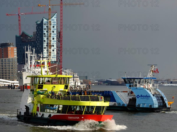 Ferries crossing the canal in front of the Cap San Diego and the Elbe Philharmonic Hall