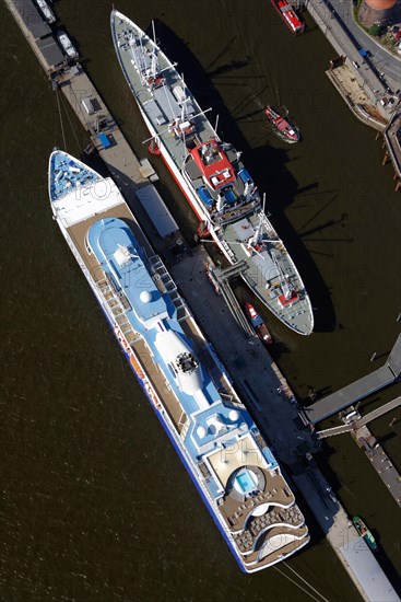 Museum ship 'MS Cap San Diego' with the cruise ship 'MV Explorer' at Ueberseebruecke pier