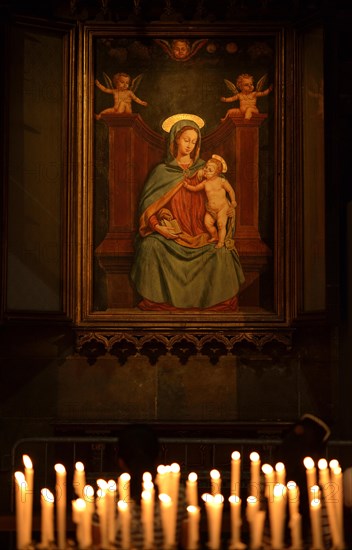 Opferkerzen before icon of Mary