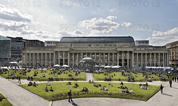 The Koenigsbau building with the bandstand in Schlossplatz square