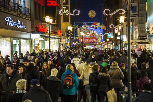 Crowds thronging between stores and Christmas market stalls