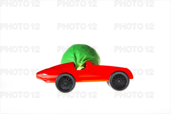 Toy car with a 'balloon-drive'