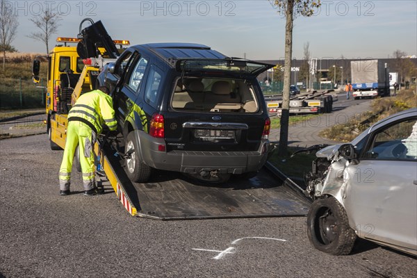 Vehicle involved in an accident on a tow truck