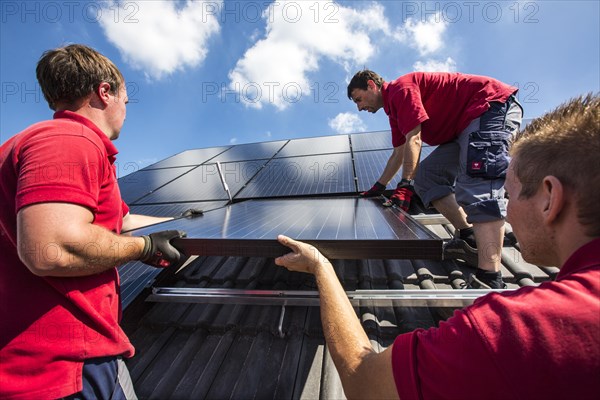 Construction of a solar energy system on a house