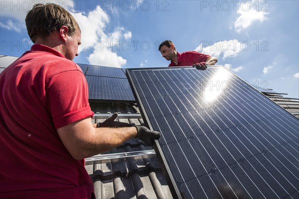 Construction of a solar energy system on a house