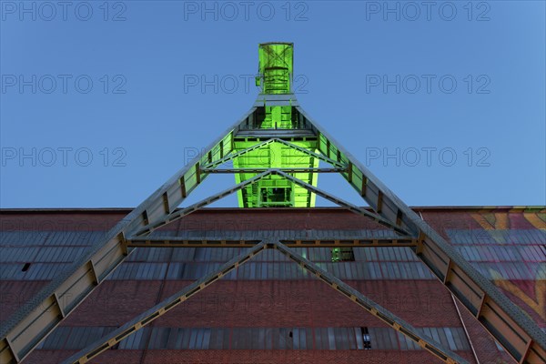 Headframe over mine shaft No. 7