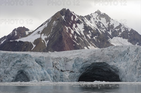 Glacial portal