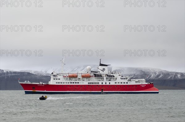 Expedition cruise ship