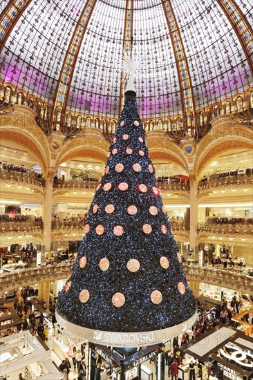 Christmas tree in the Great Hall of Galeries Lafayette department store