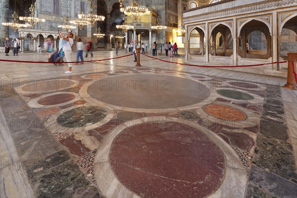 Omphalos made of porphyry