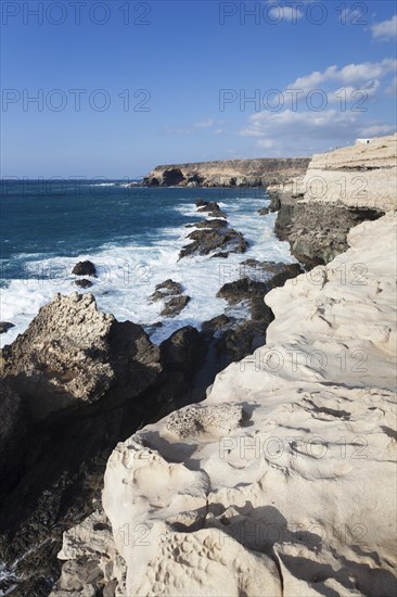 Travertine terraces along the cliffs to the Mirador